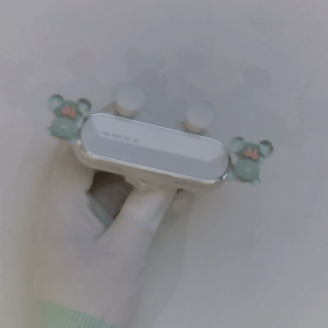 Transparent cute bear car smartphone stand | Convenient for one-handed use