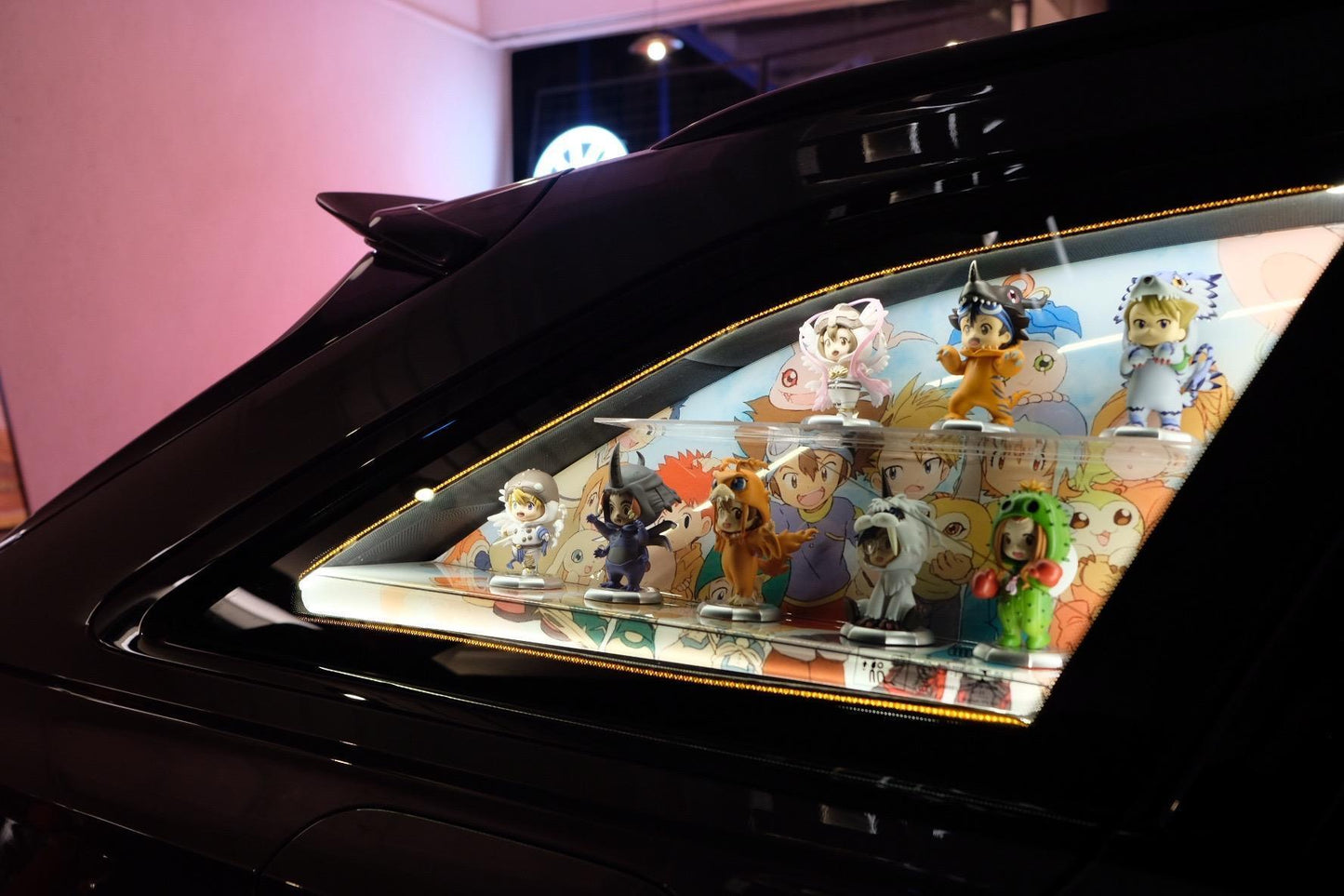 To customize your rear window, you will need to contact customer service by email.