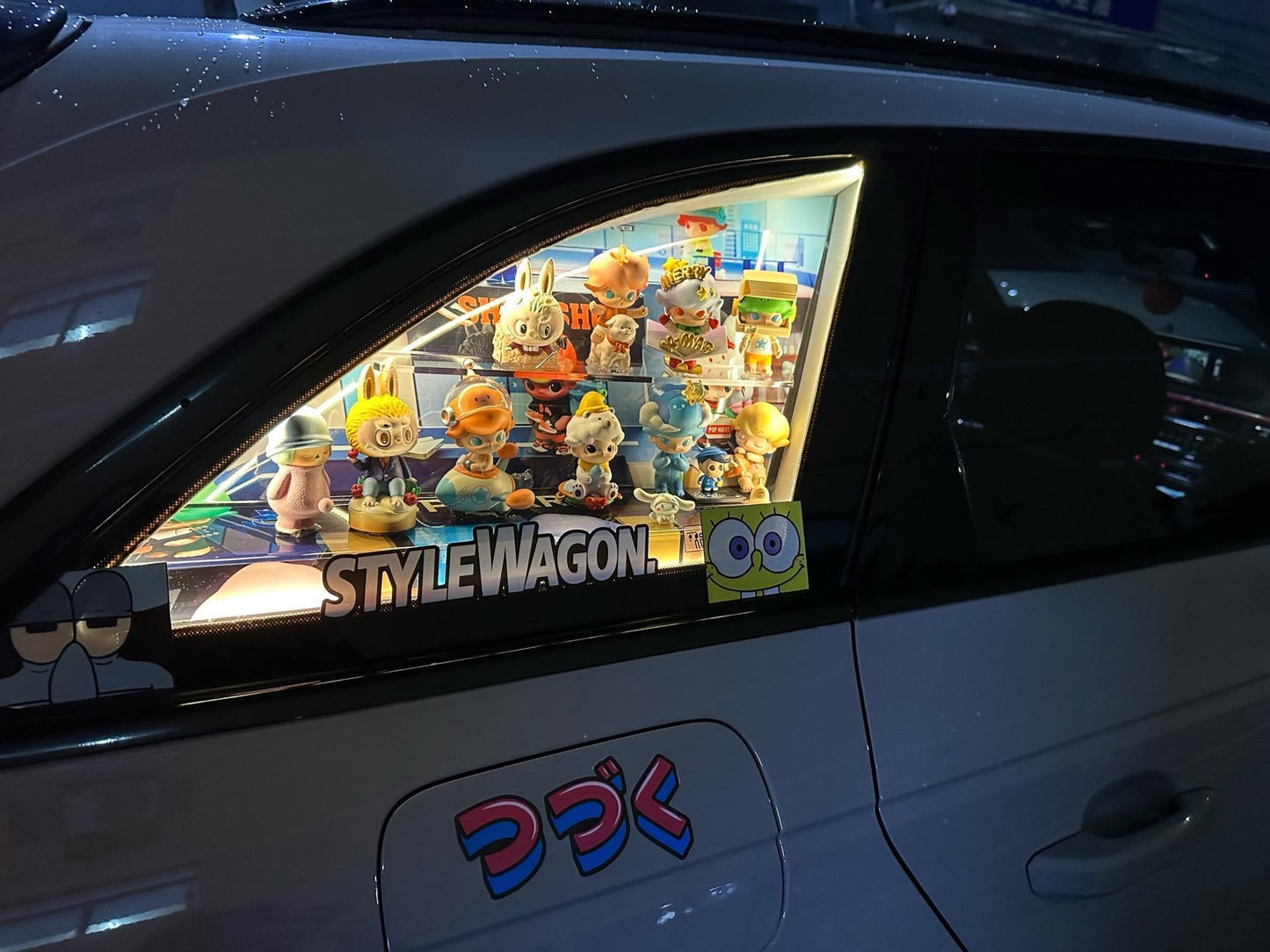 To customize your rear window, you will need to contact customer service by email.