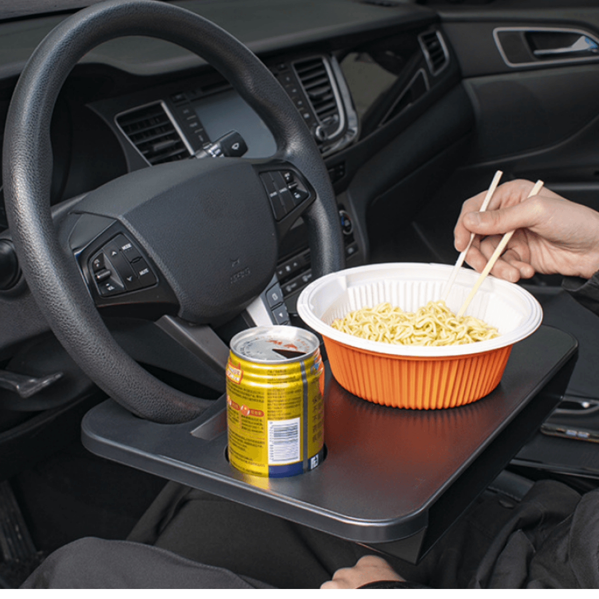 『人気車用グッズ』車載用品・運転席ハンドルテーブル＆隙間収納 2 in 1｜車内での食事やPCの作業効率が意外とアップ！